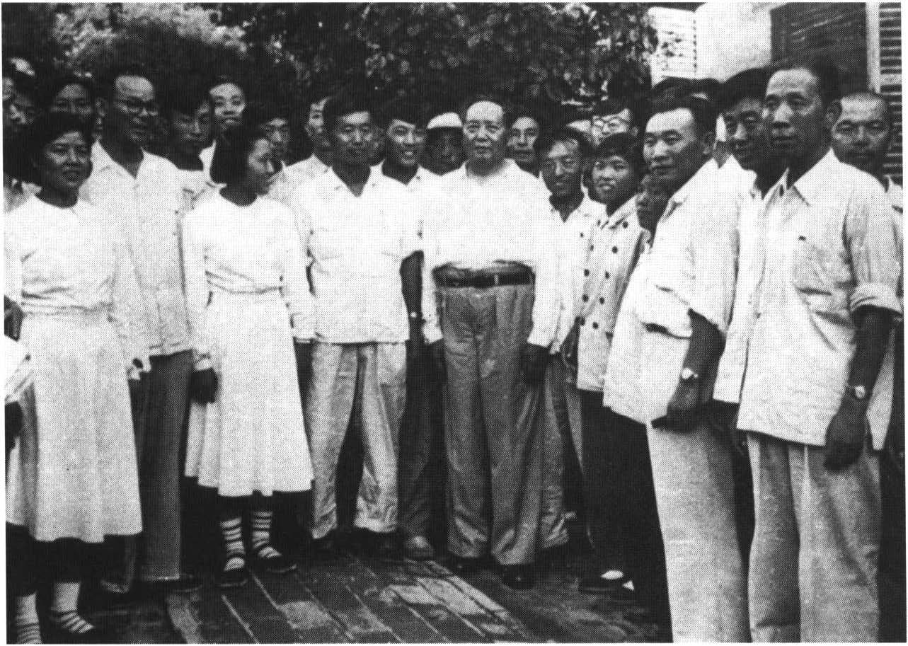 县委领导及工作人员合影